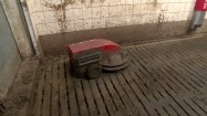 Robot czyszczący podłogę obory
