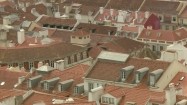 Dachy kamienic w Lizbonie