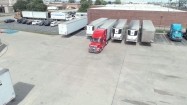 Ciężarówki na parkingu