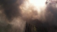 Pociąg przedzierający się przez dym