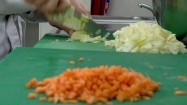 Krojenie marchewki i cebuli