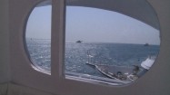 Widok na morze z okna jachtu