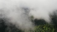 Mgła w górach – ujęcia z drona