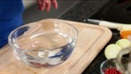 Szklana miska z wodą