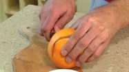 Obieranie pomarańczy