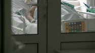 Pacjent w szpitalnym łóżku