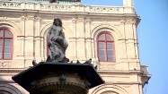 Rzeźba przed operą w Wiedniu