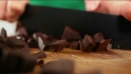 Krojenie czekolady