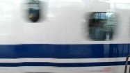 Pociąg Shinkansen odjeżdżający ze stacji