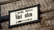 Napis "Váci utca" - deptak w Budapeszcie