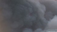 Tumany dymu podczas pożaru