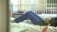 Dziecko na szpitalnym łóżku
