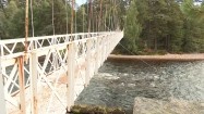Most linowy nad rzeką