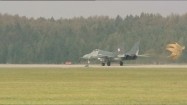 Lądowanie samolotu F-16