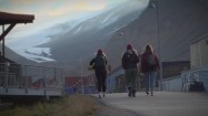 Ludzie na ulicach Longyearbyen
