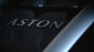 Napis "Aston Martin"
