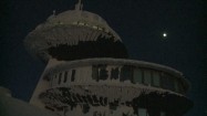 Wysokogórskie Obserwatorium Meteorologiczne na Śnieżce o zmierzchu