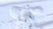 Anioł śnieżny – odcisk w śniegu