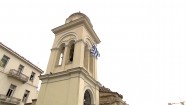 Flaga Grecji powiewająca na wieży
