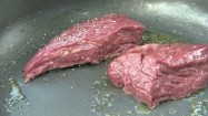 Smażenie mięsa na patelni