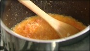 Doprawianie sosu pomidorowego