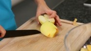 Krojenie jabłka na cząstki