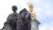 Rzeźby przed Pałacem Buckingham