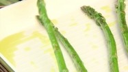 Szparagi polane oliwą