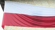 Flaga Polski na budynku