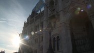 Lwy przed budynkiem parlamentu Węgier