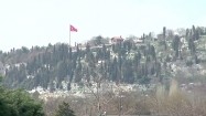 Flaga Turcji na wzgórzu