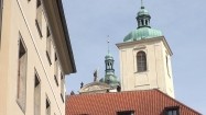 Dachy budynków na Starym Mieście w Pradze