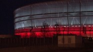 Stadion Miejski we Wrocławiu podświetlony na biało-czerwono