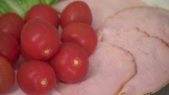 Pomidorki koktajlowe i wędlina