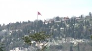 Flaga Turcji powiewająca na wietrze