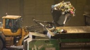 Segregacja odpadów w sortowni śmieci