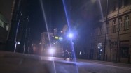 Ruch uliczny nocą w Warszawie