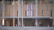 Flagi Izraela na gmachu Knesetu