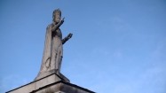 Rzeźba na dachu prokatedry Najświętszej Marii Panny w Dublinie