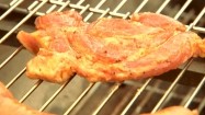 Mięso i kiełbasa na grillu