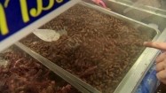 Tajskie przysmaki - larwy jedwabnika i szarańcza