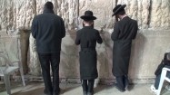 Wyznawcy judaizmu przy Ścianie Płaczu