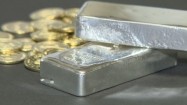 Złote monety okolicznościowe i sztabki srebra