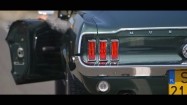 Ford Mustang Fastback - wysiadanie z pojazdu