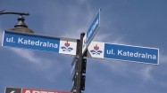 Skrzyżowanie - tablice z nazwami ulic w Kołobrzegu