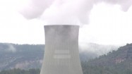 Kominy elektrowni atomowej Cofrentes w Hiszpanii