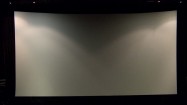 Ekran i fotele na sali kinowej