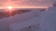 Wysokogórskie Obserwatorium Meteorologiczne na Śnieżce o wschodzie słońca