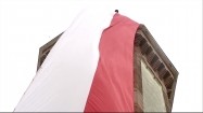 Flaga Polski na latarni morskiej w Niechorzu