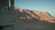 Drogowskaz na pustyni Negew w Izraelu